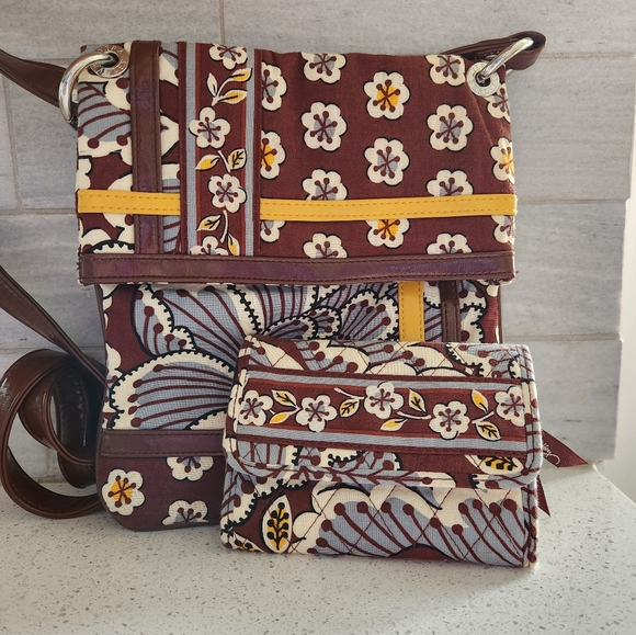 Vera Bradley Handbags - NWOT Vera Bradley Flipster in Slate Blooms Crossbody With Matching Wallet